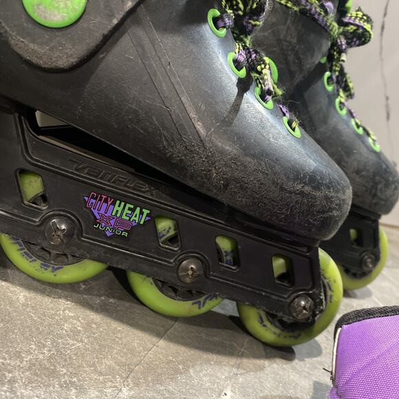 1990s Variflex City Heat XP Junior Retro Roller Skates And Safety Gear. - Picture 2 of 9